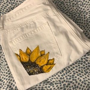American Eagle 8 Mom jeans. Hand painted flower.